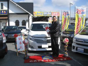 中古車　ｴﾙｸﾞﾗﾝﾄﾞ　ファミリーカー　夏休み　冬休み