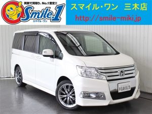 中古車　ステップワゴン　ナビ　モニター　後部席