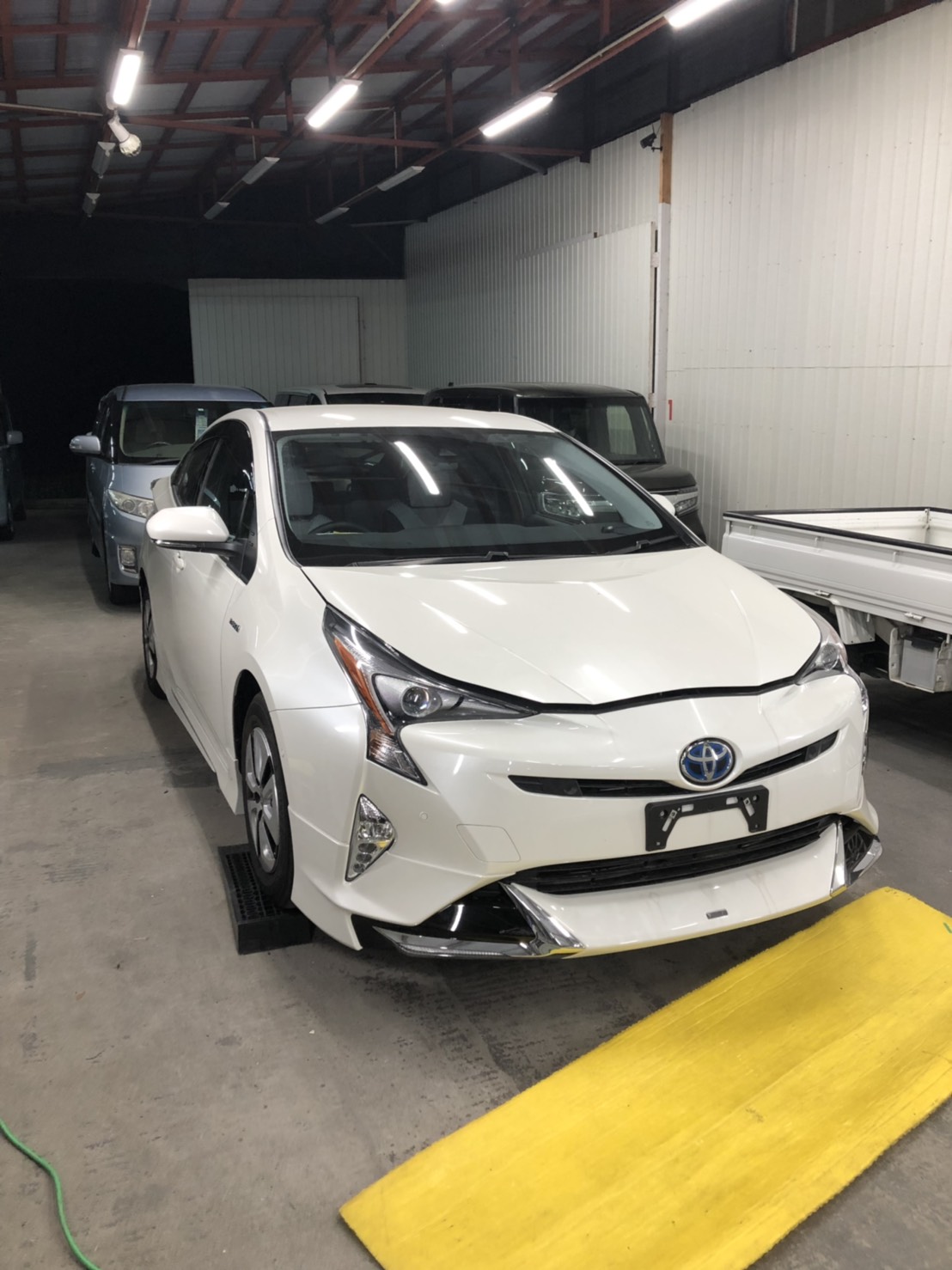 中古車　ドアバイザー　雨よけ　雨さらし